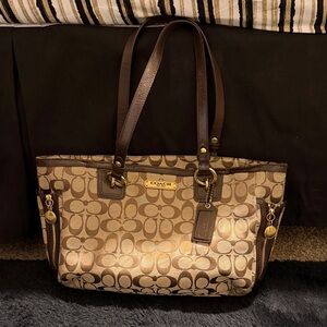 💥NI💥 Coach Tan and Brown Signature Tote